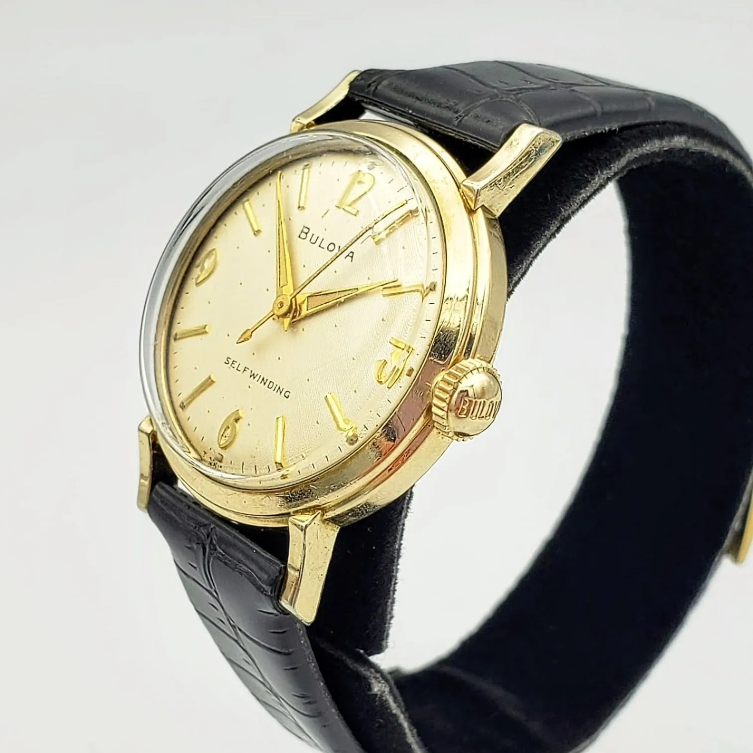 Vintage BULOVA Wristwatch with Dots on Dial Automatic Swiss Cal. 11ALAC 17J Watch
