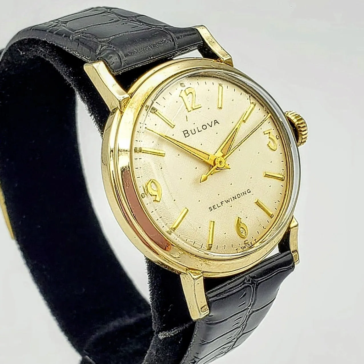 Vintage BULOVA Wristwatch with Dots on Dial Automatic Swiss Cal. 11ALAC 17J Watch
