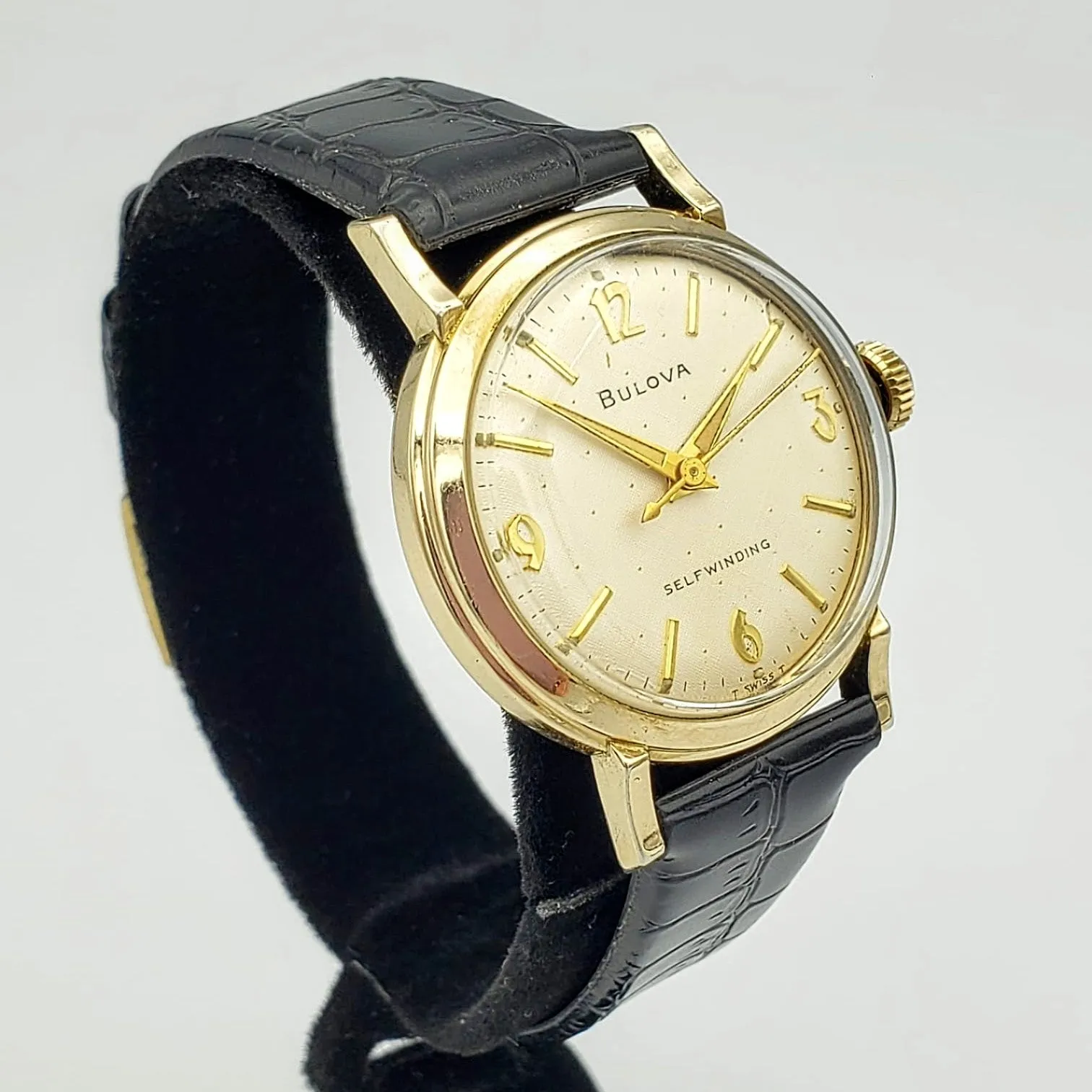Vintage BULOVA Wristwatch with Dots on Dial Automatic Swiss Cal. 11ALAC 17J Watch