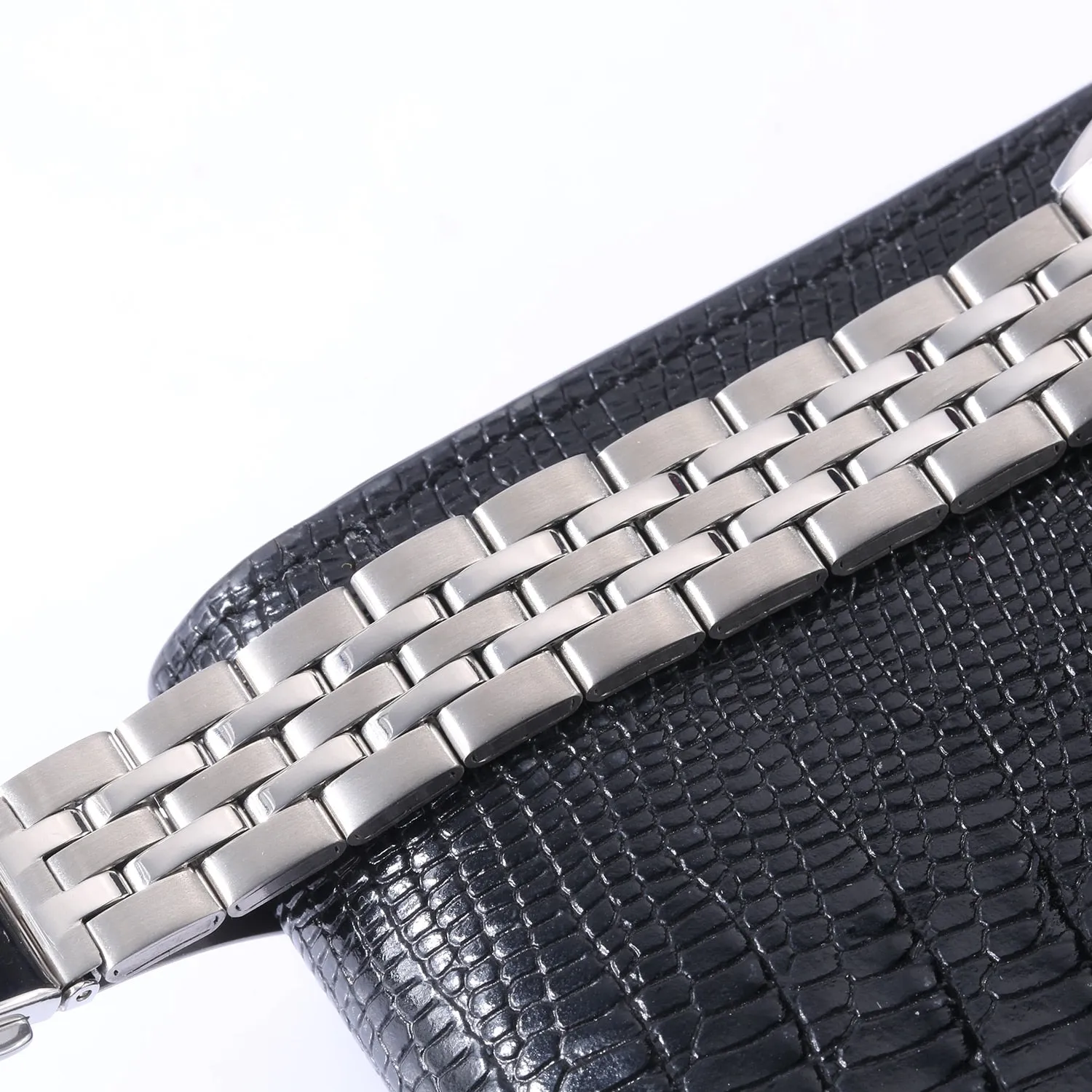 Women's Stainless Steel Simple Fashion Waterproof Quartz Wristwatch